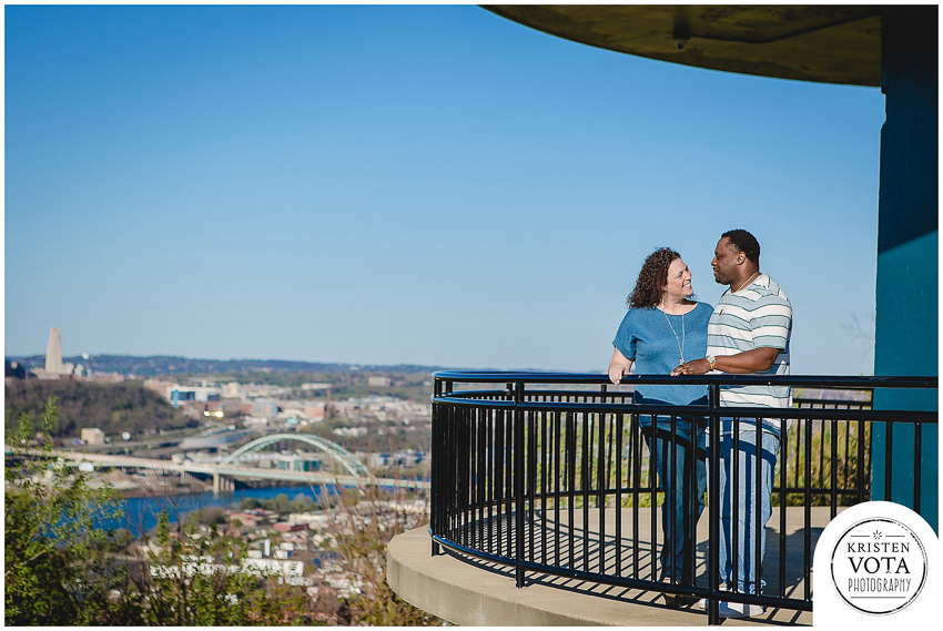 Pittsburgh engagement session on Mt. Washington overlooking Cathedral of Learning