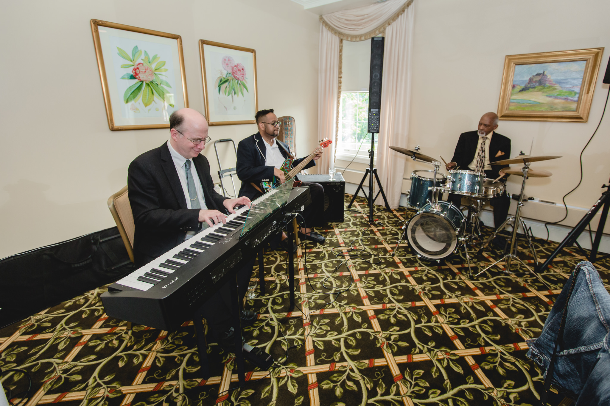 Live jazz musicians perform at a wedding reception at Shannopin Country Club
