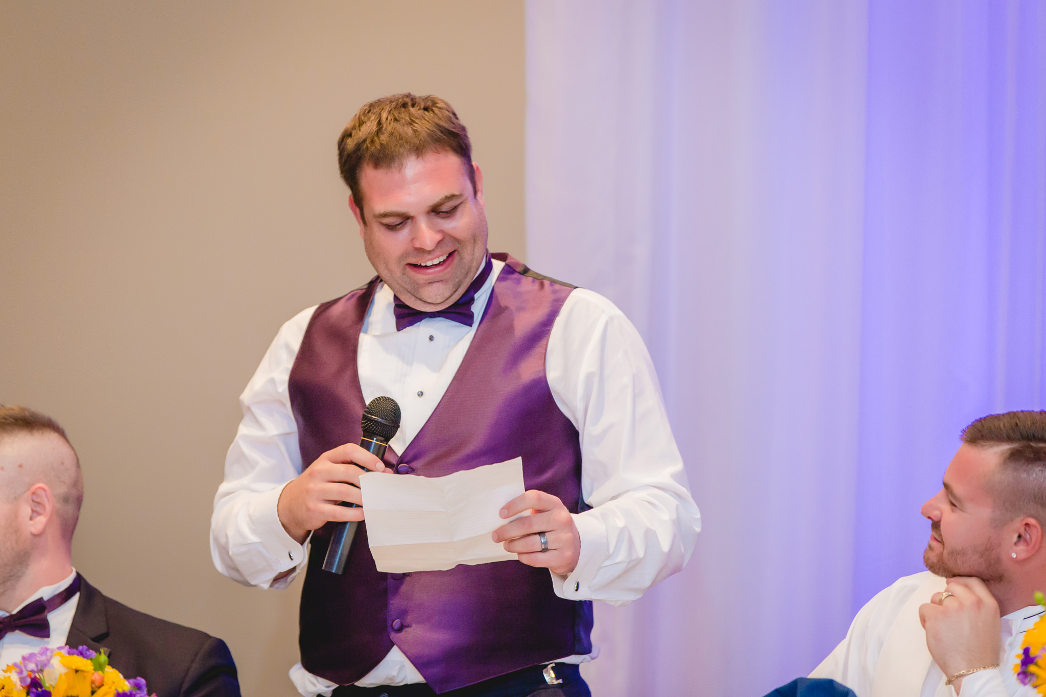 Best man gives a speech at a Fez wedding reception
