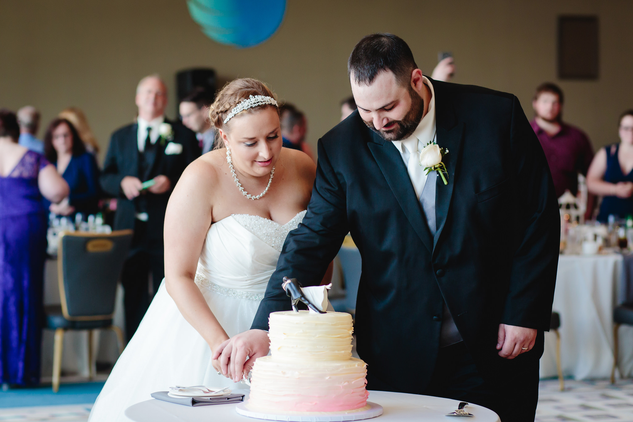 Newlyweds cut the cake at Duquesne University