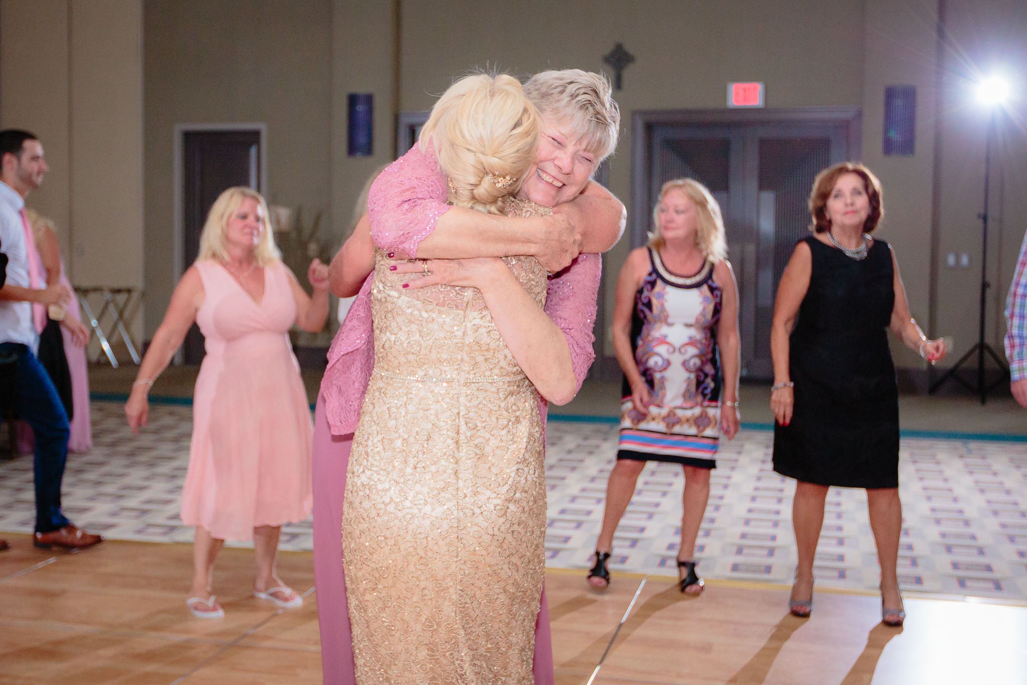 Mother of the groom hugs the mother of the bride at a Duquesne University wedding