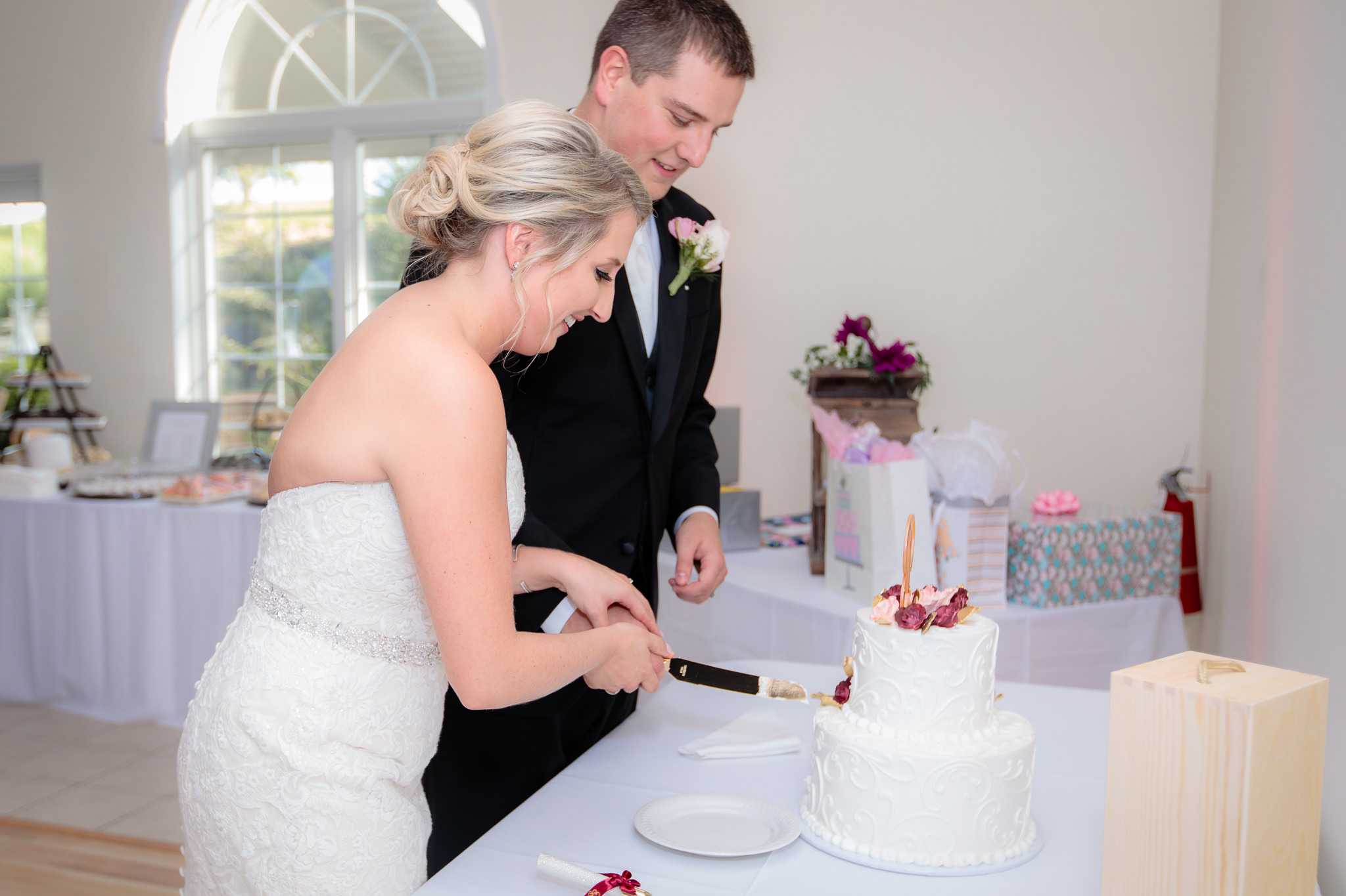 Newlyweds cut their cake at Greystone Fields