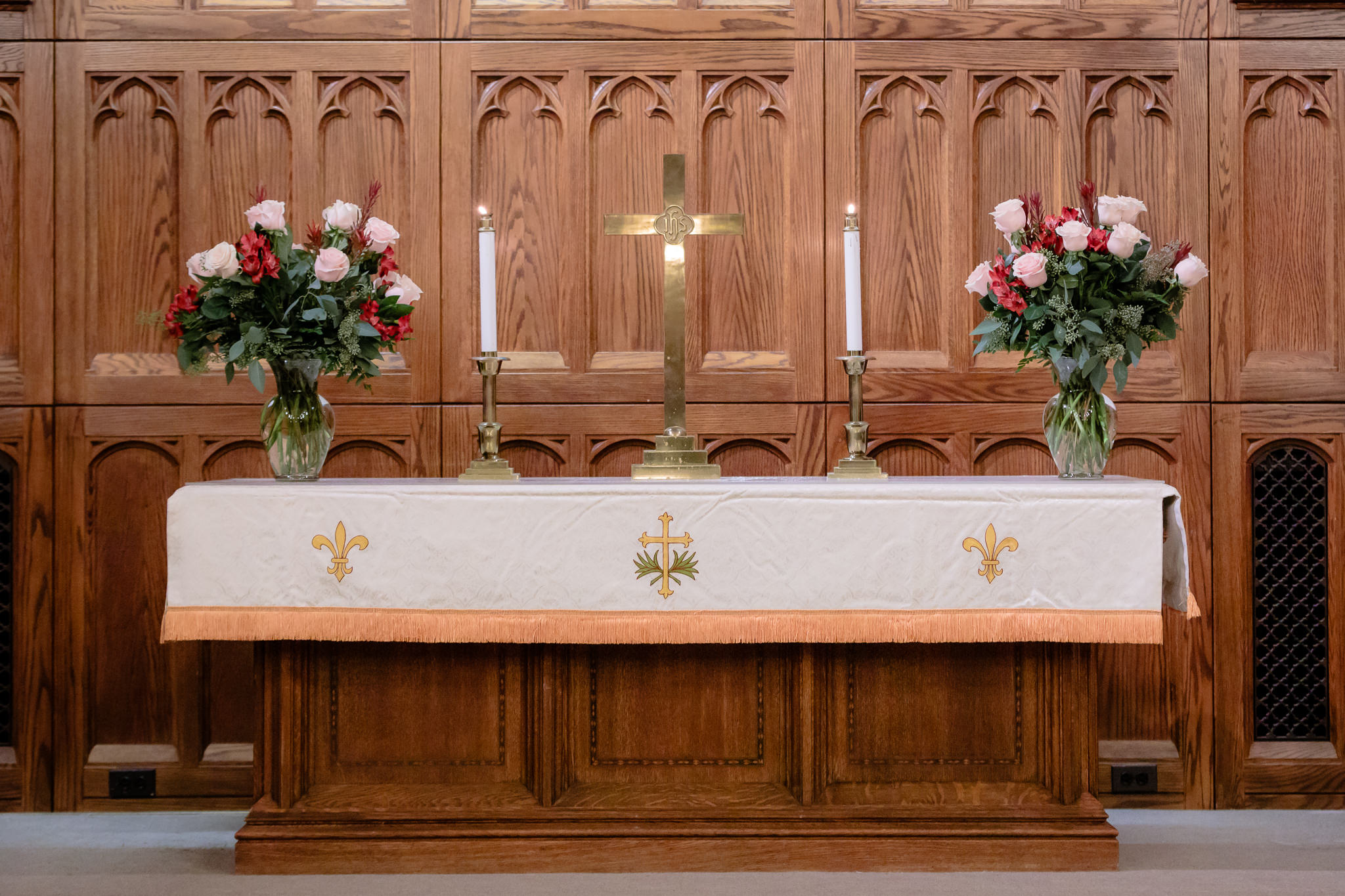 Floral arrangements by Wallace Bethel Park Flowers on the altar of the Smithfield United Church of Christ