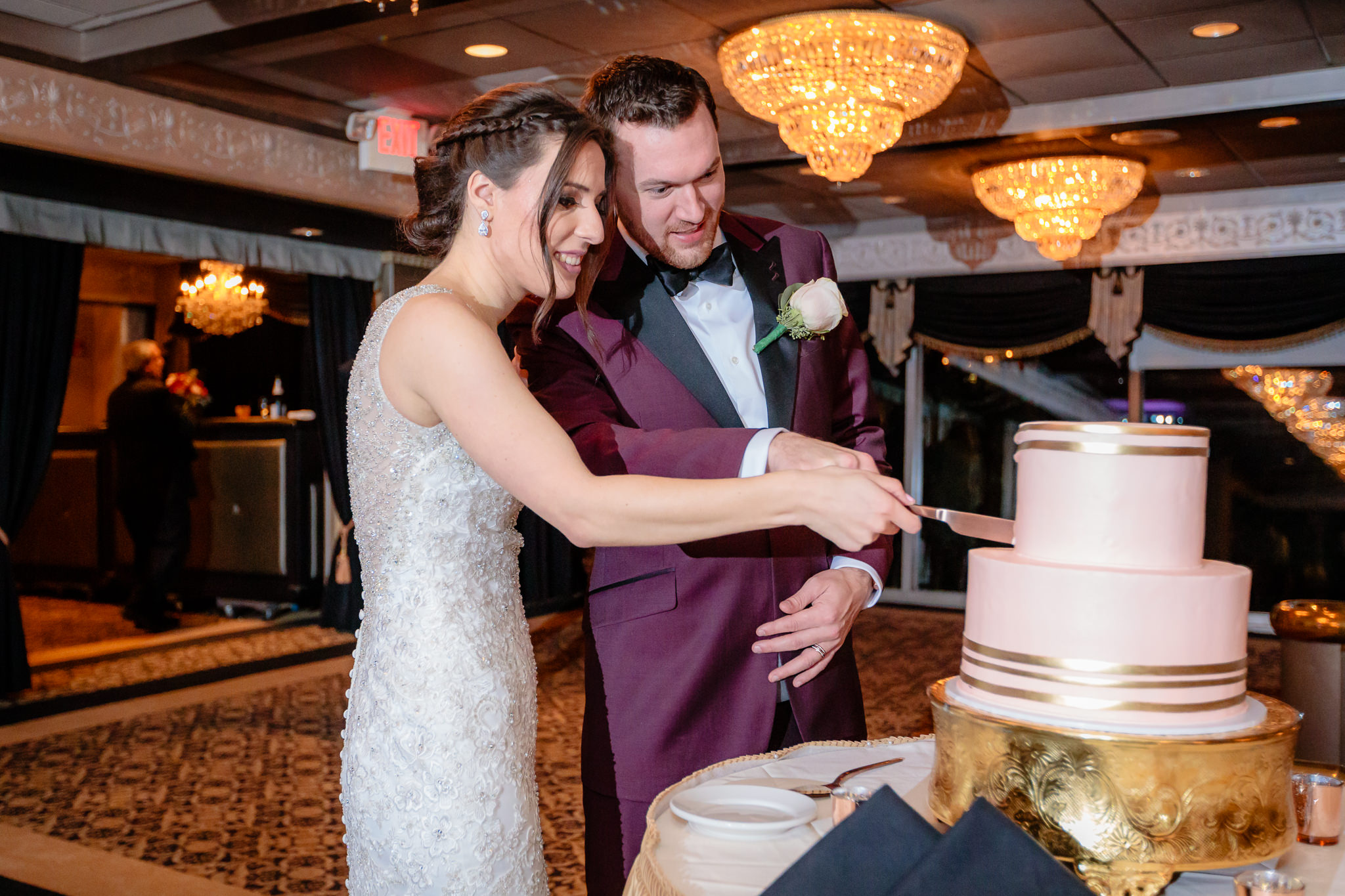 Bride & groom cut the cake by Oakmont bakery at the LeMont