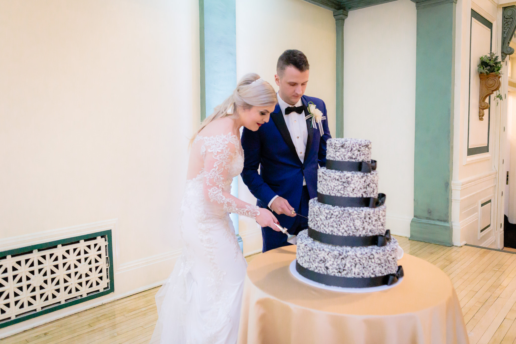 Newlyweds cut the cake at their Soldiers & Sailors wedding