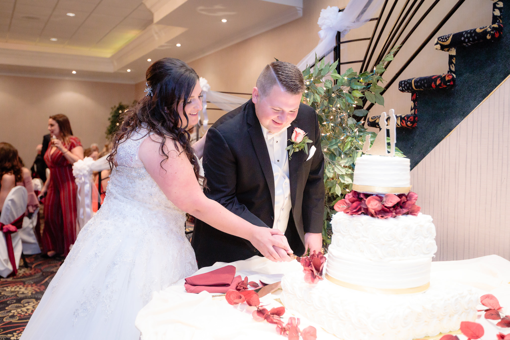 Newlyweds cut the cake at the Fez