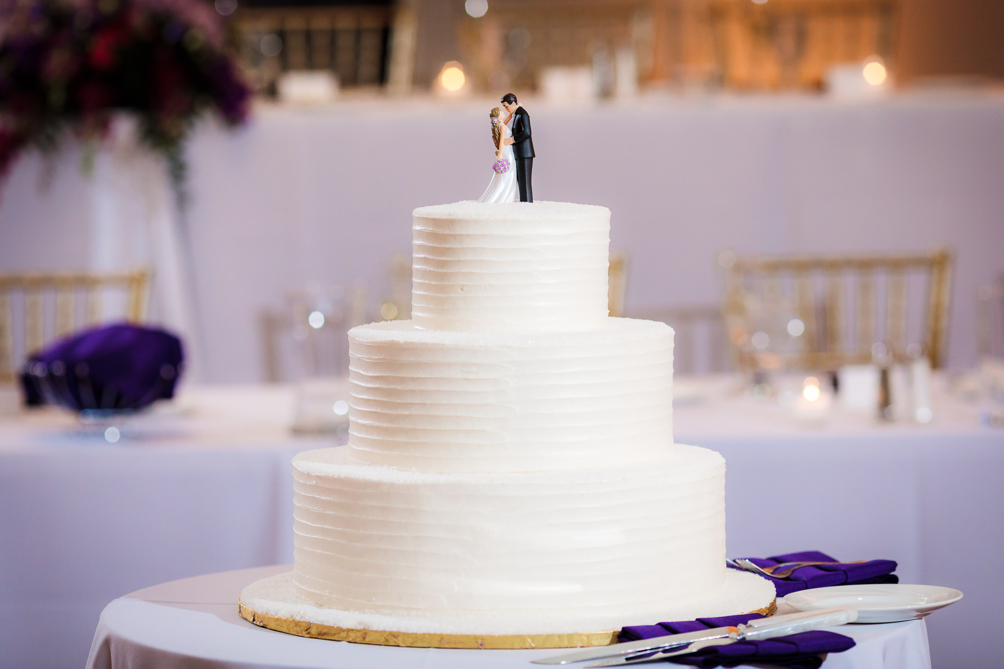White wedding cake by Bethel Bakery at a DoubleTree Pittsburgh Downtown reception